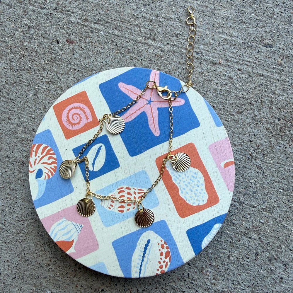 Gold Shell Charm Anklet - Beachy Dangle Chain